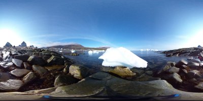 Strandpanorama mit Eis Qeqertarsuaq Groenland